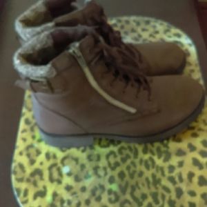 Girls boots